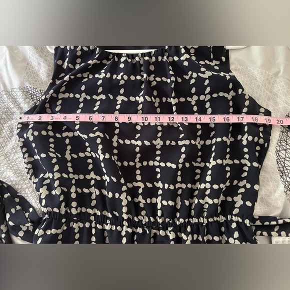 Banana Republic Navy and Beige dress - Picture 10 of 10